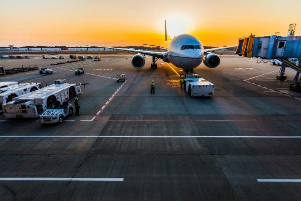 Inquérito revela os 6 hábitos nos aeroportos que mais irritam os passageiros