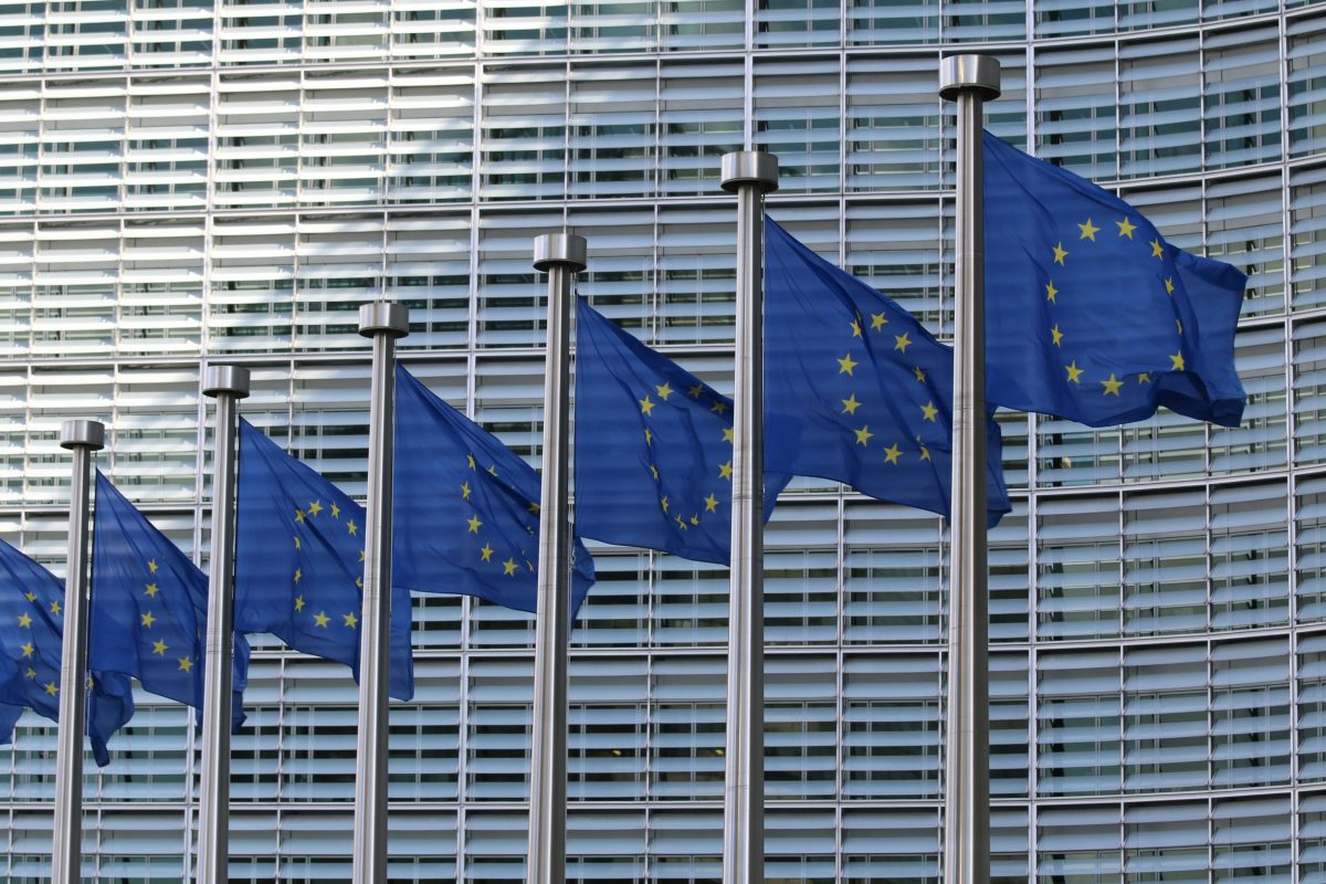 Comissão Europeia esclarece: Cancelamento de voos por falta de combustível pode afastar direito de indemnização mas subida de preços não